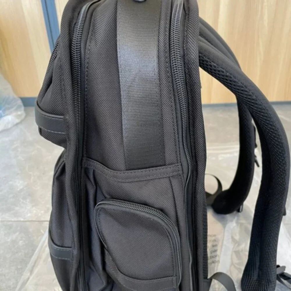 ✨NWT✨ TUMI Halsey ‧ Black/Gold ✨